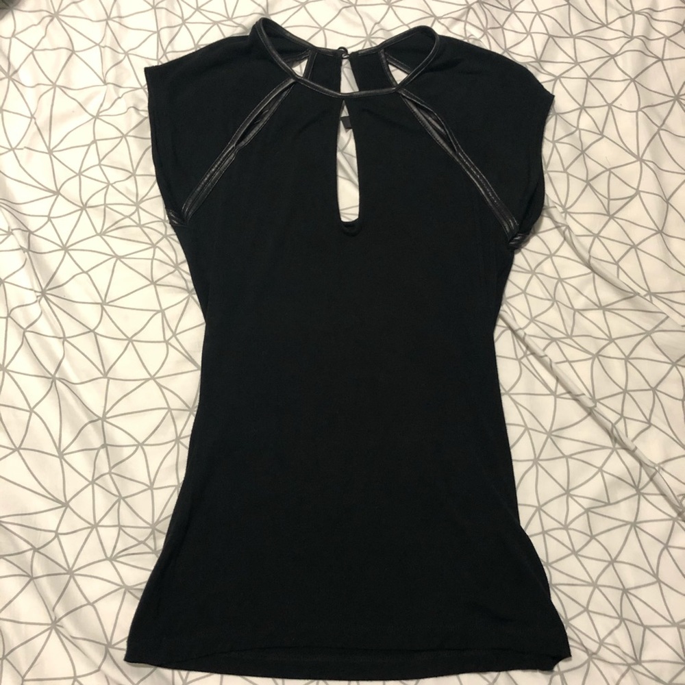 Guess cut out top